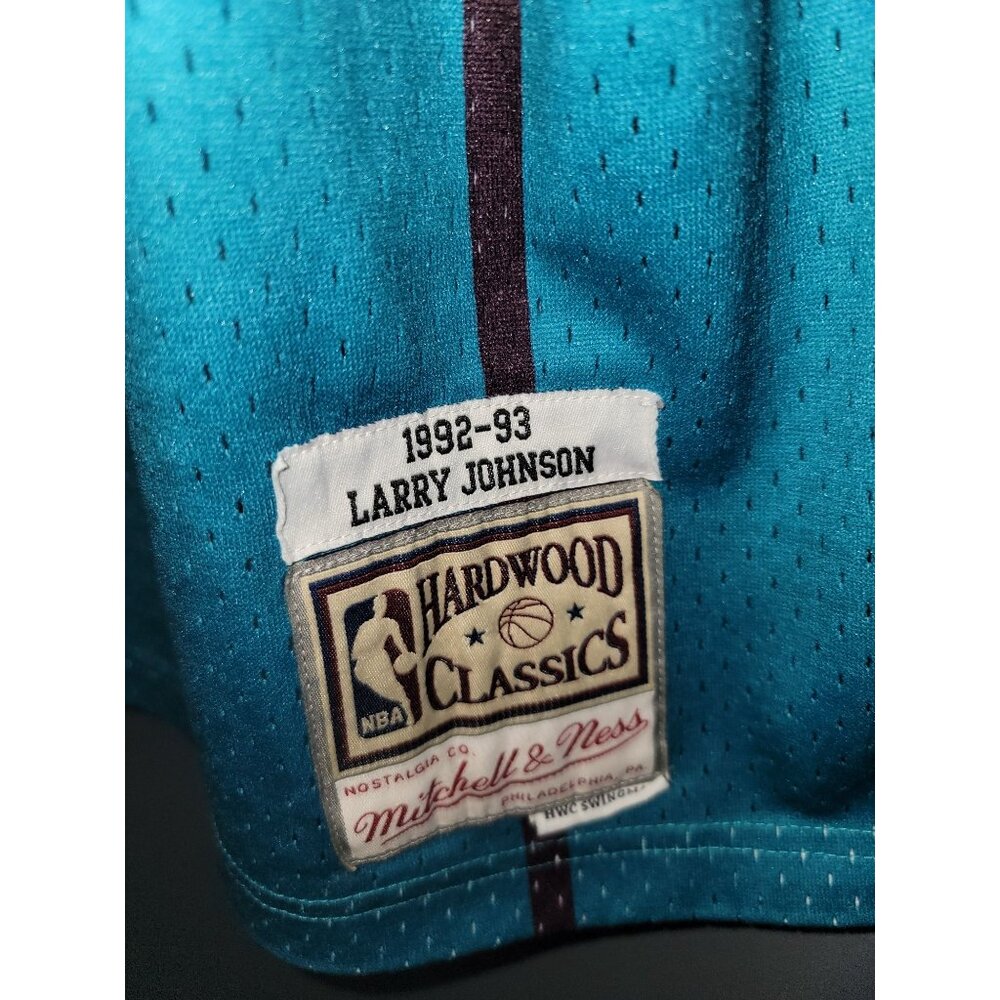 Charlotte Hornets Larry Johnson Mitchell and Ness Hardwood Classics Jersey Men's - Picture 3 of 8